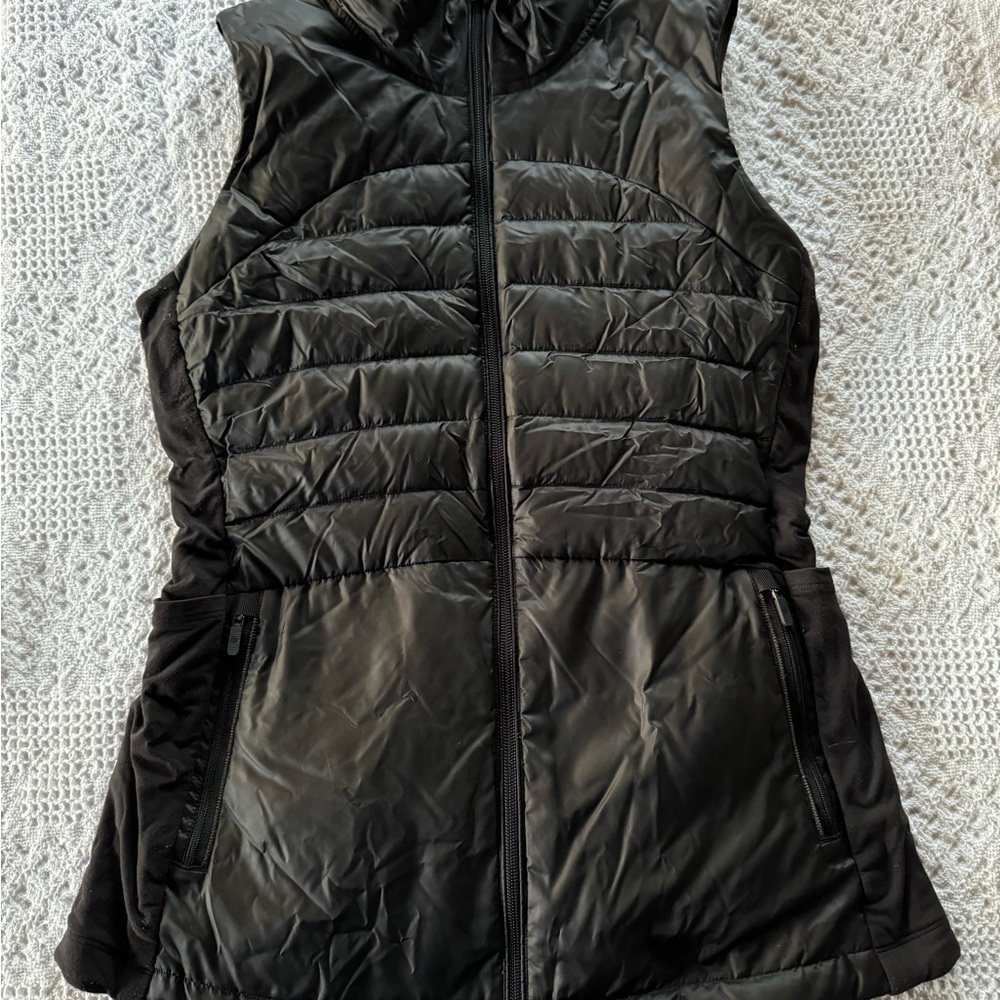 Lululemon Women's Black Puffer Vest size 6